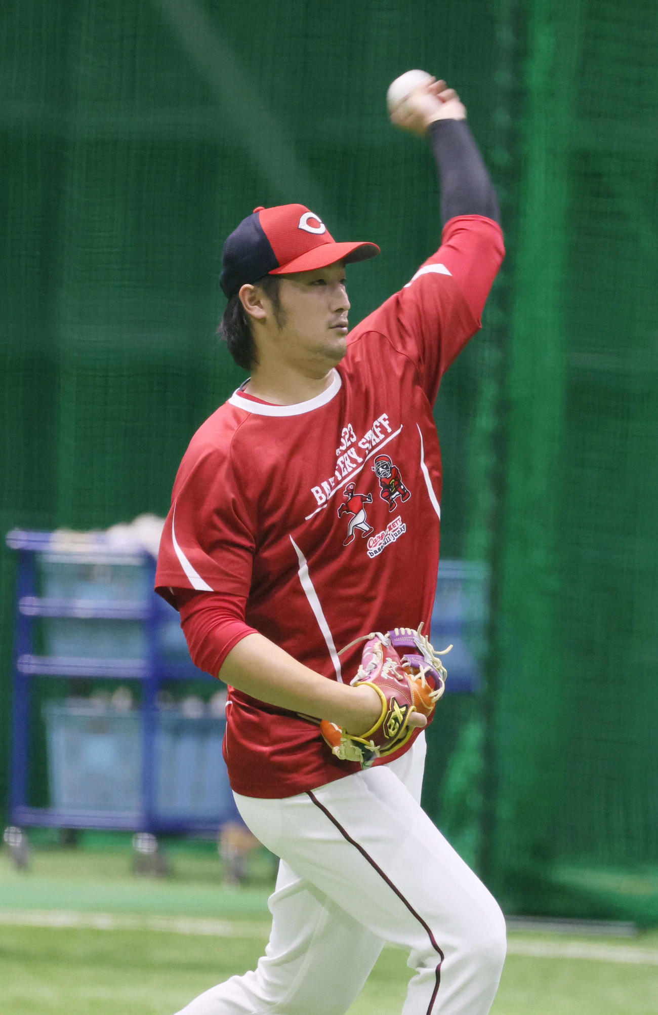 広島全体練習　キャッチボールをする床田（撮影・加藤孝規）
