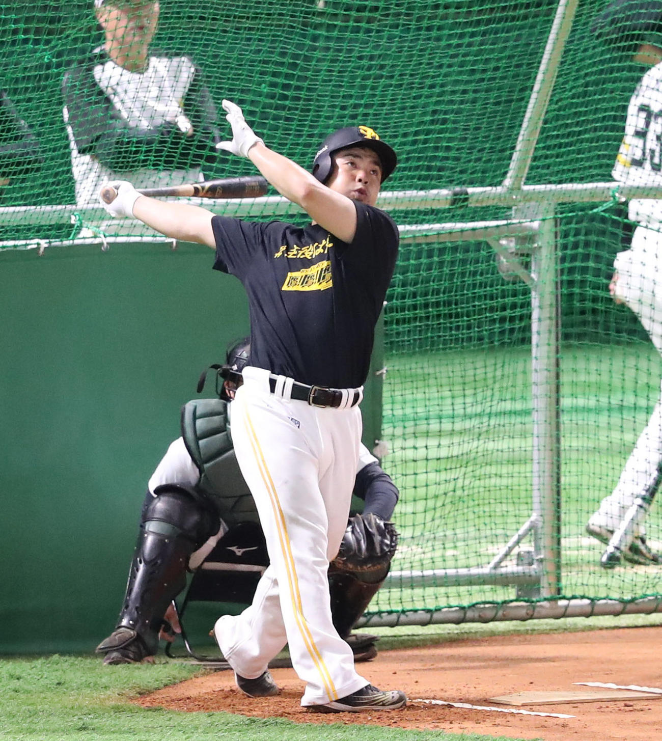 打撃練習を行う近藤（撮影・梅根麻紀）