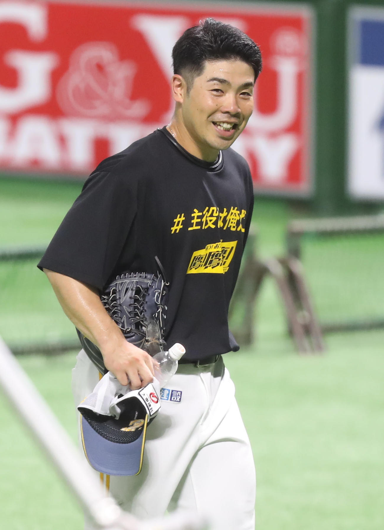 練習を終えて、笑顔で引き揚げる近藤（撮影・冨田成美）