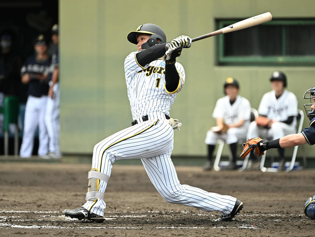 阪神対オリックス　2回裏阪神無死、森下は左前打を放つ（撮影・石井愛子）