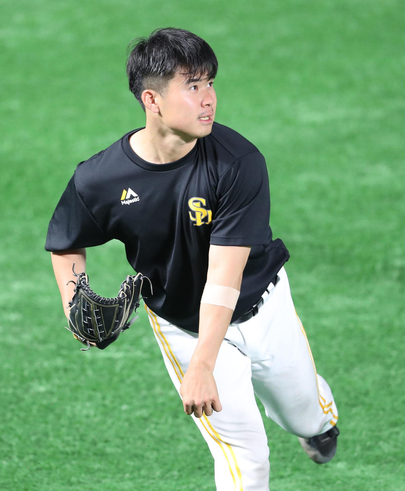 キャッチボールで調整する松本晴（撮影・梅根麻紀）