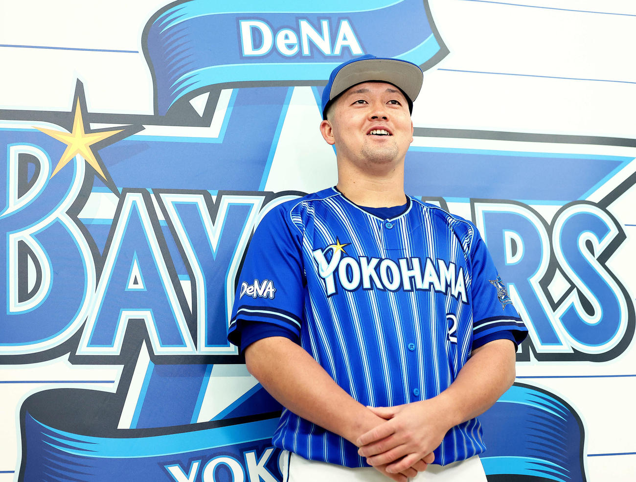 日本生命セ・パ交流戦の優秀選手賞に選出され、記者の質問に答えるDeNA牧（撮影・河田真司）