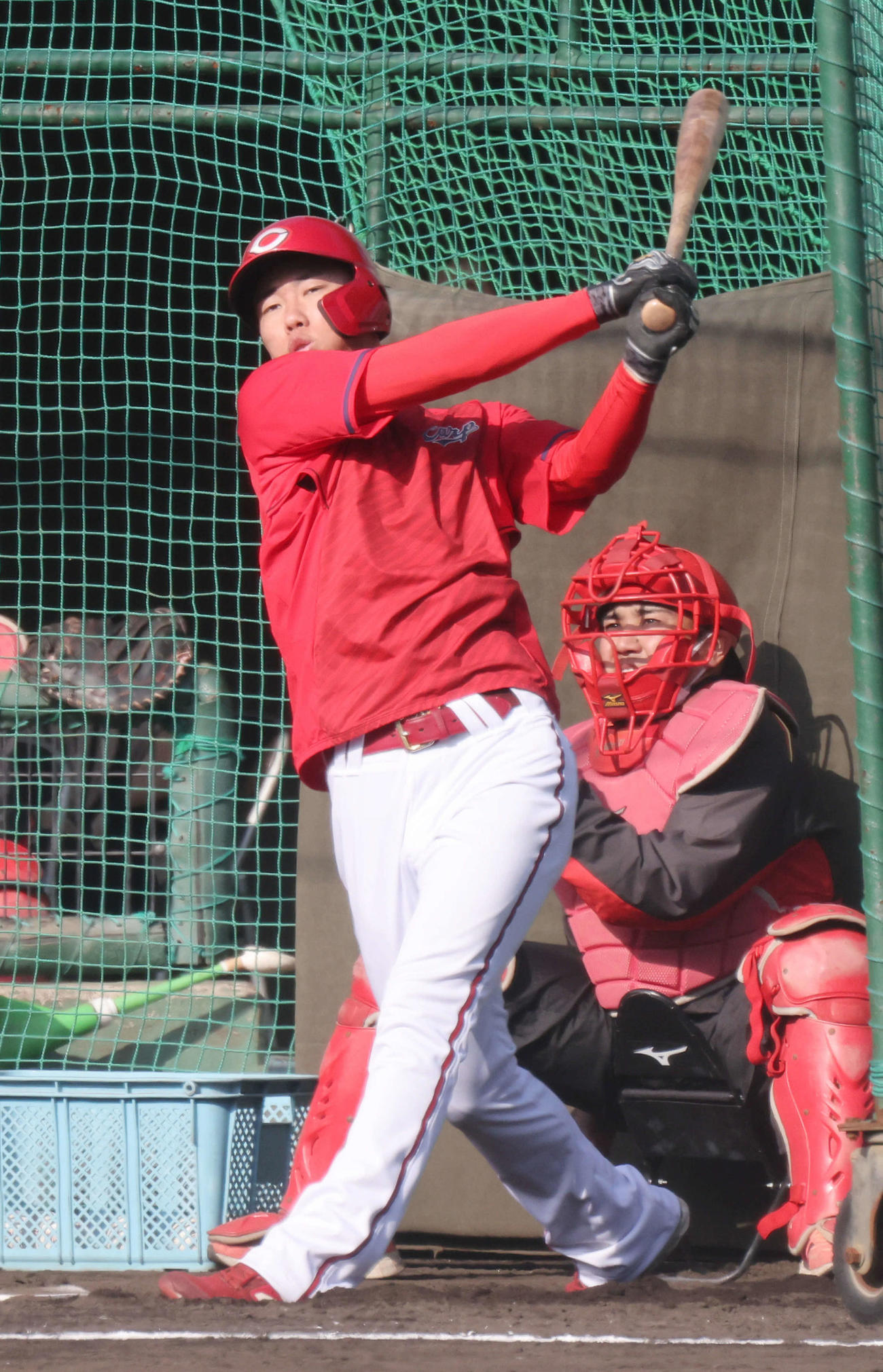 打撃練習をする広島二俣翔一（2023年2月撮影）