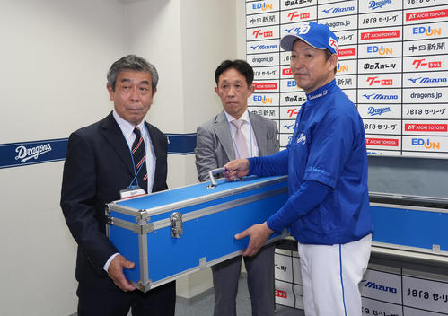 中日】立浪監督も現役時代使用「打者はバットの重さに敏感」特製バット