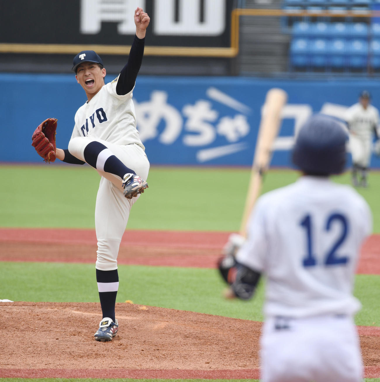 駒大対東洋大　1回表駒大1死、工藤を三振に仕留めほえる東洋大・細野（撮影・柴田隆二）