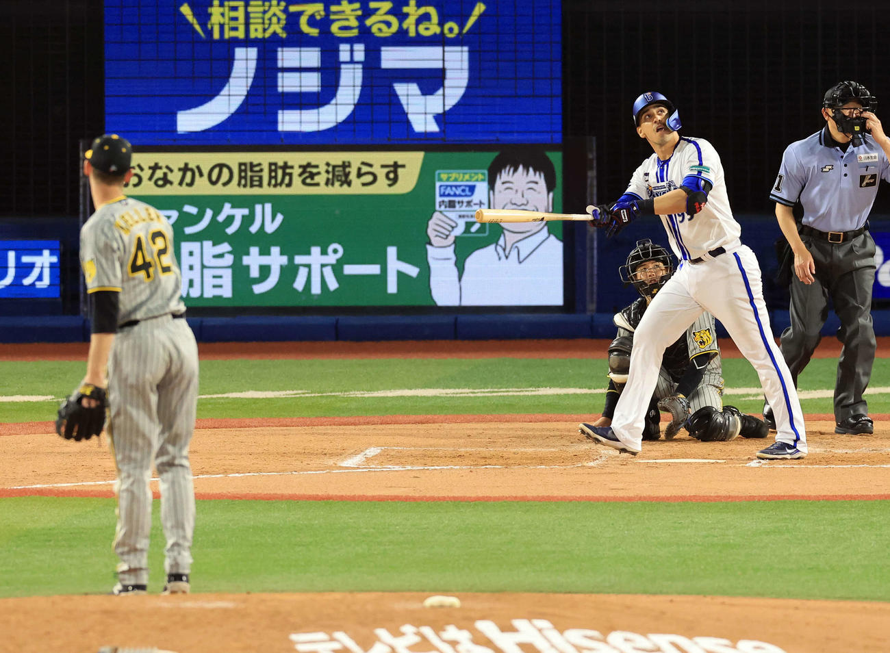 DeNA対阪神　6回裏DeNA無死、ソトはソロ本塁打を放つ。投手K．ケラー（撮影・浅見桂子）