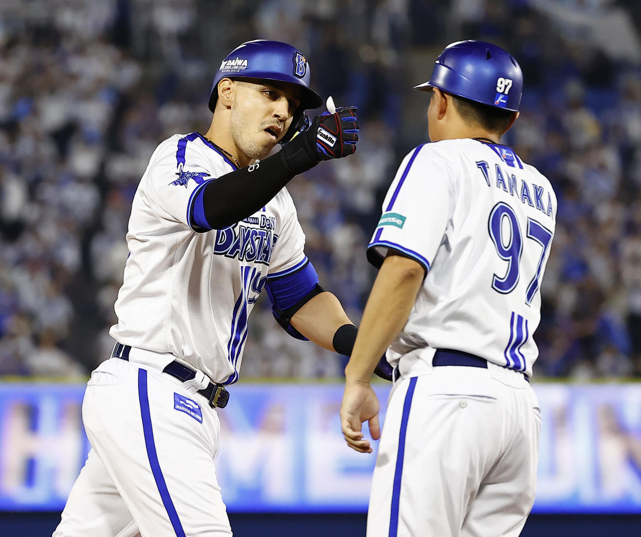 DeNA対阪神　6回裏DeNA無死、左越えに本塁打を放ち三塁を回るソト（撮影・藤尾明華）