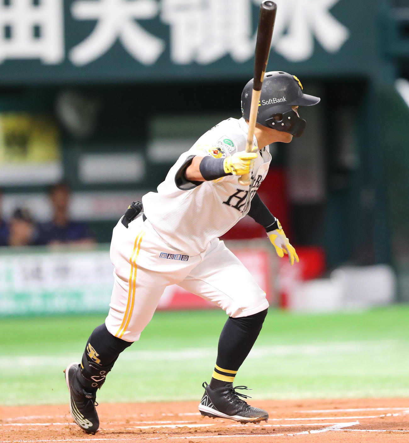 ソフトバンク対オリックス　1回裏ソフトバンク無死、中村晃は左前安打を放つ（撮影・梅根麻紀）