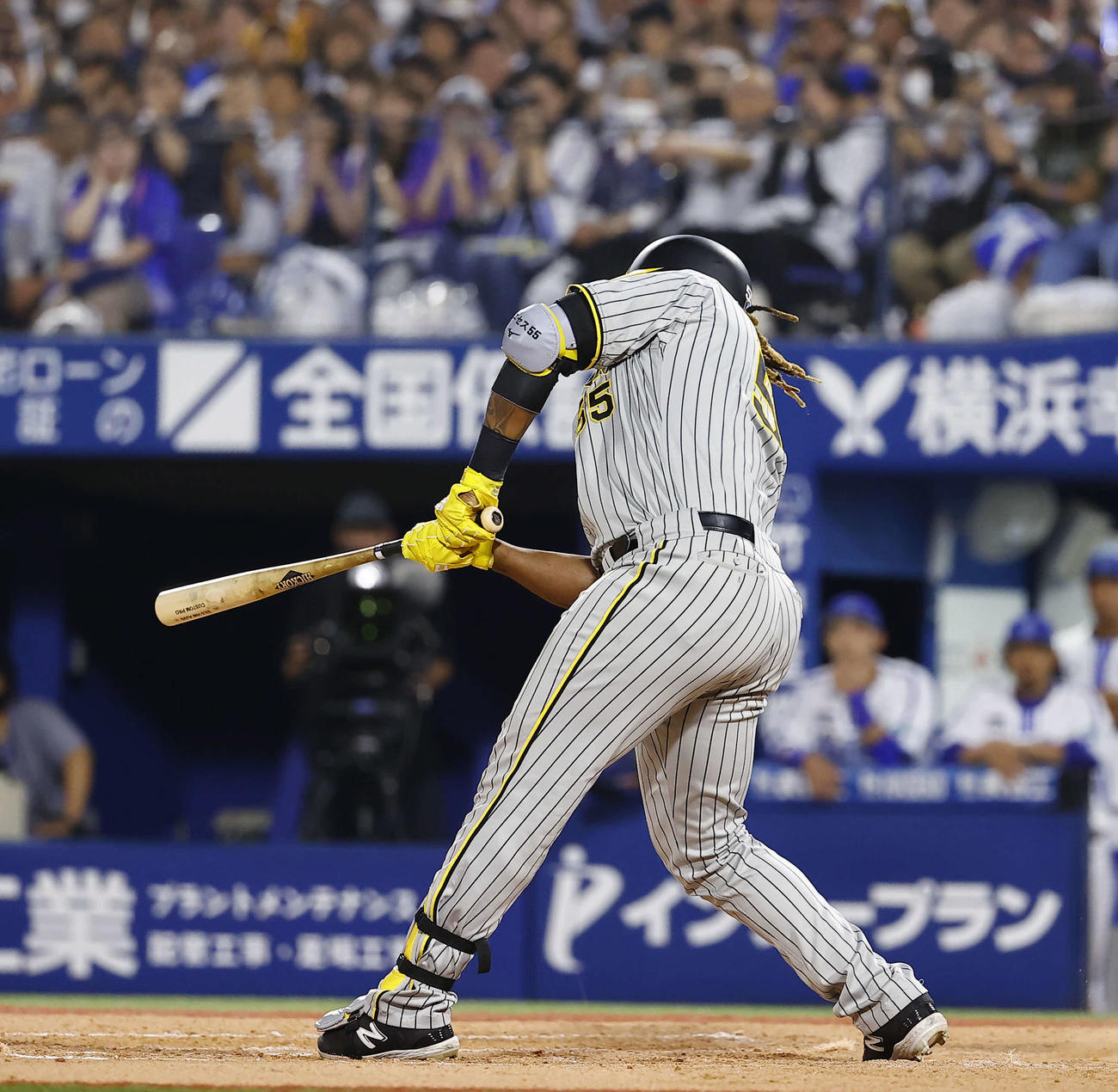 DeNA対阪神　9回表阪神2死一塁、三振に倒れるミエセ（撮影・藤尾明華）