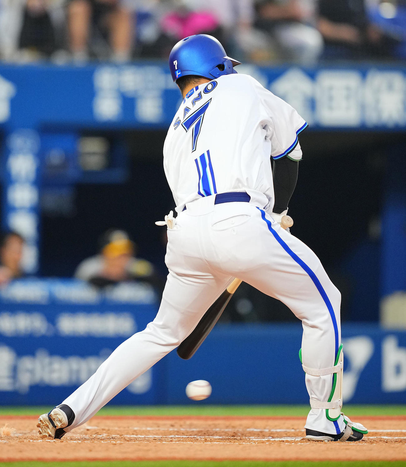 DeNA対阪神　3回裏DeNA2死、佐野のハーフスイング（撮影・垰建太）