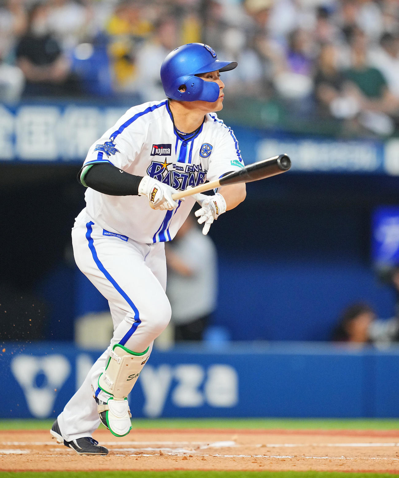 DeNA対阪神　2回裏DeNA2死、フェンス直撃の二塁打を放つ佐野（撮影・垰建太）