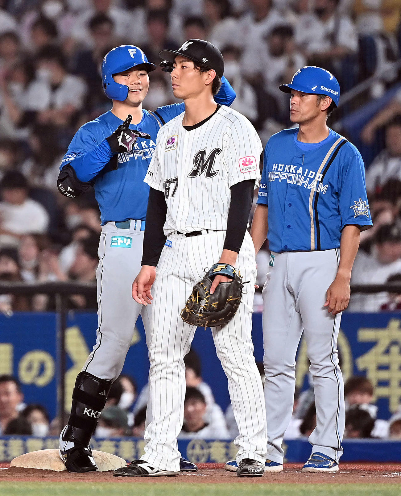 ロッテ対日本ハム　7回表日本ハム1死三塁、中前適時打を放ちポーズを決める清宮（撮影・たえ見朱実）