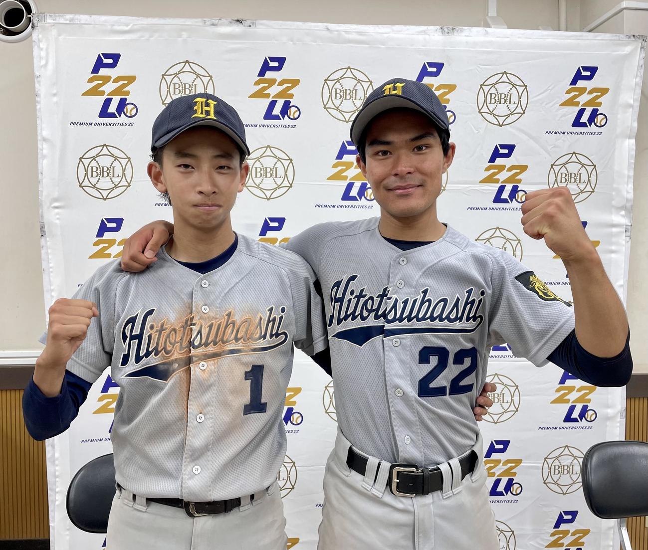 上智大対一橋大　3部残留を決めた一橋大の和田（左）とガンディー（右）（撮影・保坂恭子）