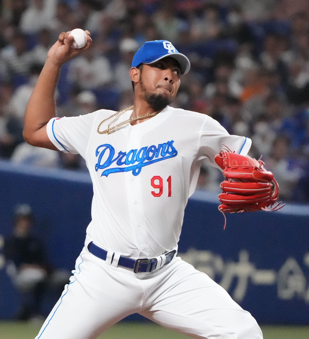 中日対ヤクルト　1回表、登板する中日先発のメヒア（撮影・森本幸一）