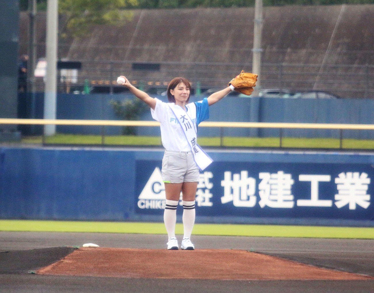 日本ハム対DeNA　始球式を務めた大川成美（撮影・木下大輔）