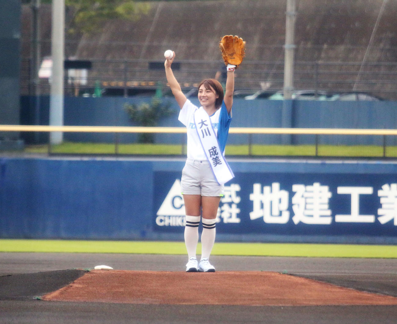 日本ハム対DeNA　始球式を務めた大川成美（撮影・木下大輔）