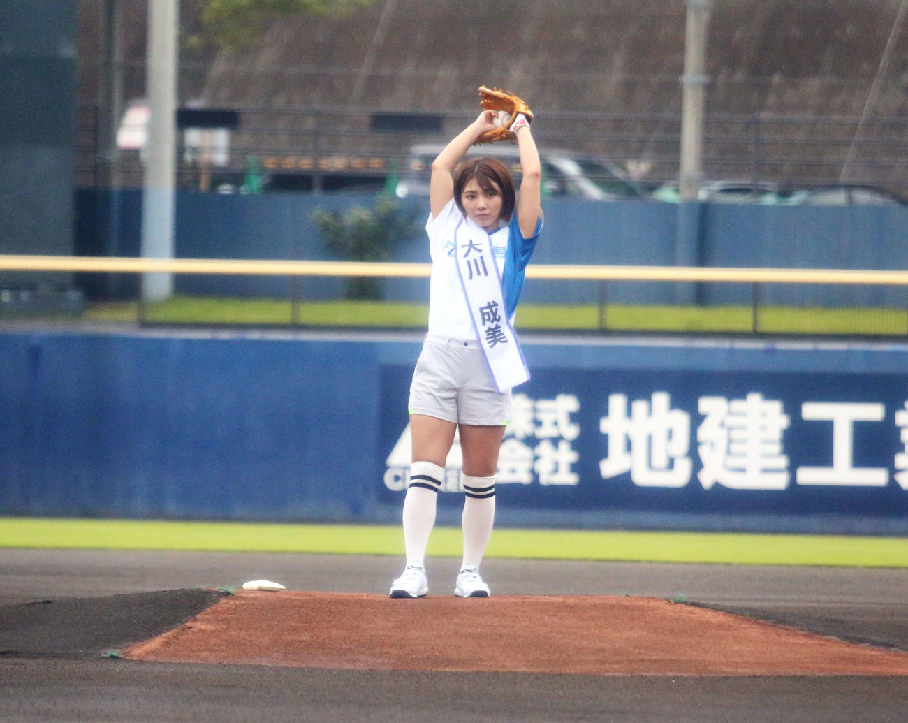 日本ハム対DeNA　始球式を務めた大川成美（撮影・木下大輔）