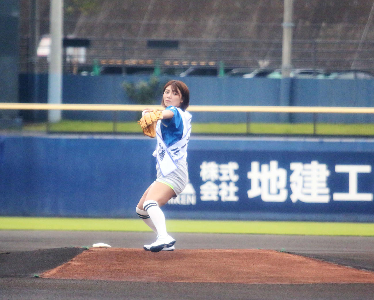 日本ハム対DeNA　始球式を務めた大川成美（撮影・木下大輔）