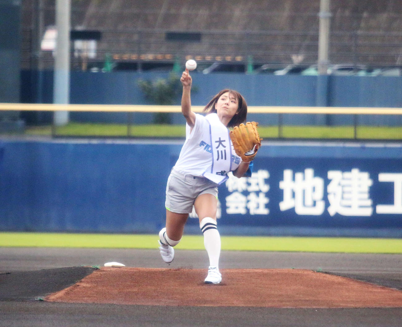 日本ハム対DeNA　始球式を務めた大川成美（撮影・木下大輔）