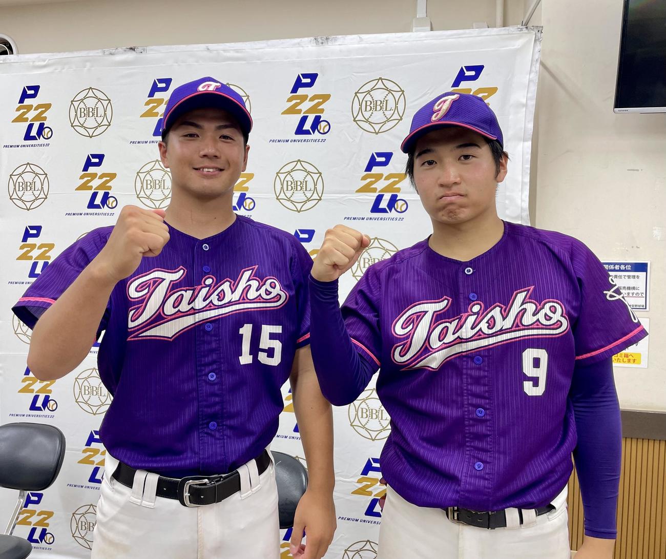 大正大対東農大　勝利に貢献した大正大の棚原（左）と津田（右）（撮影・保坂恭子）