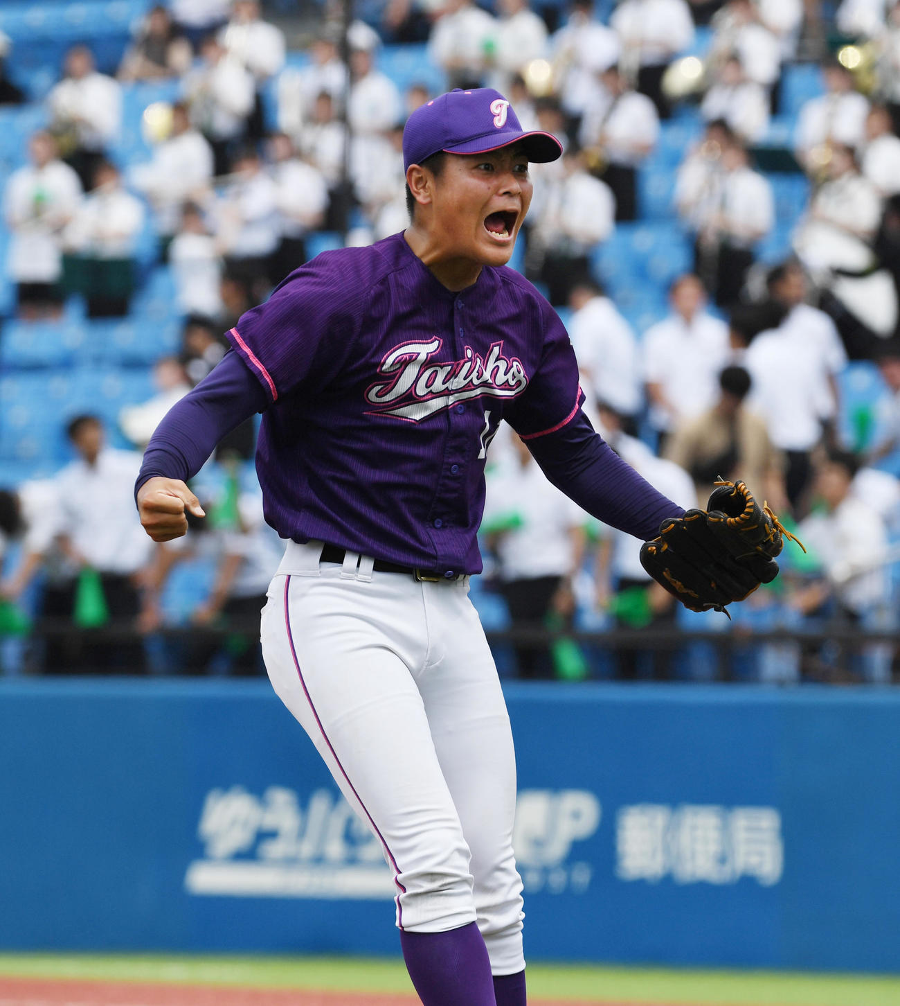 大正大対東農大　8回を終えガッツポーズする大正大・清水（撮影・柴田隆二）
