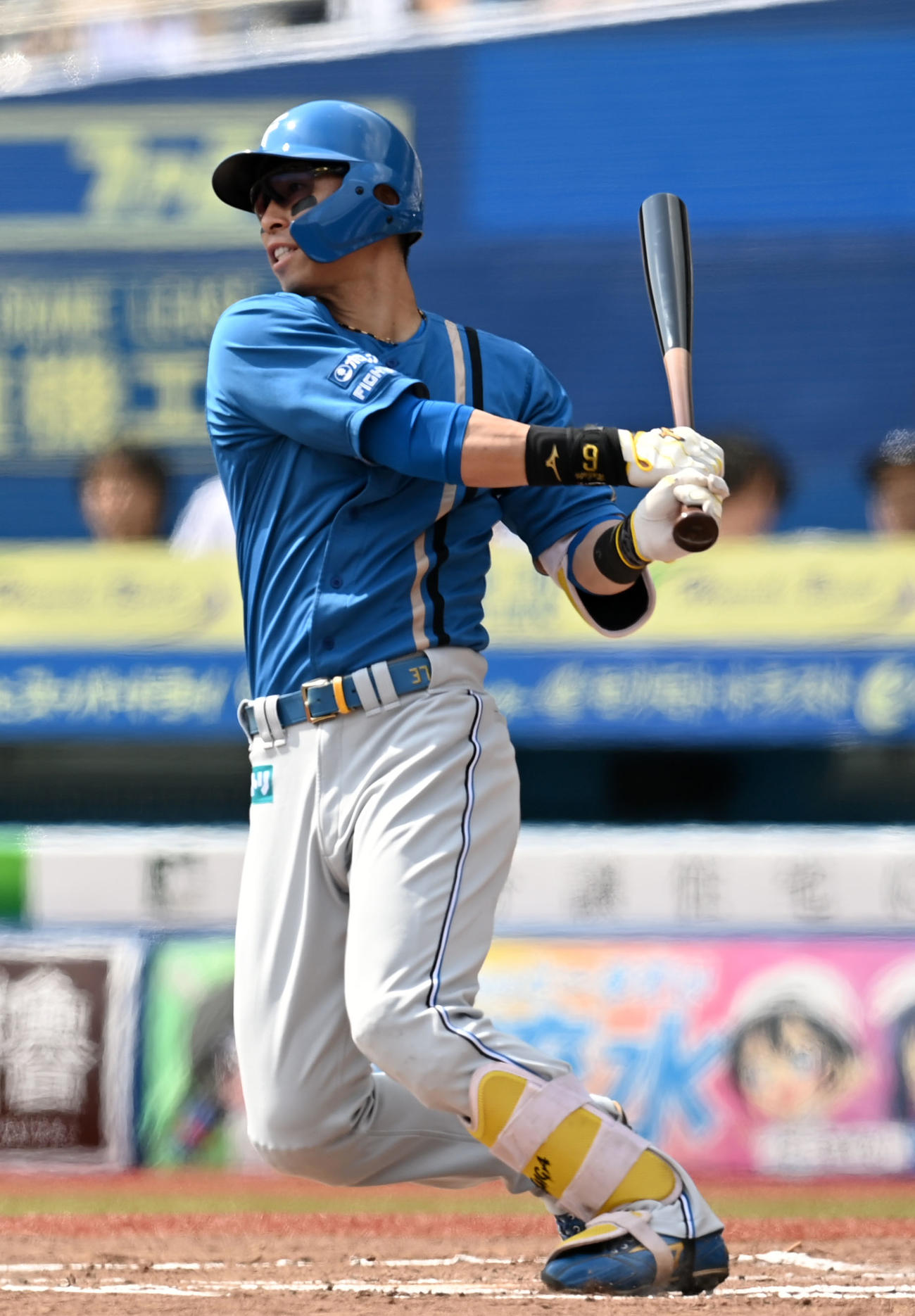 ロッテ対日本ハム　2回表日本ハム1死一、三塁、左前適時打を放つ江越（撮影・横山健太）