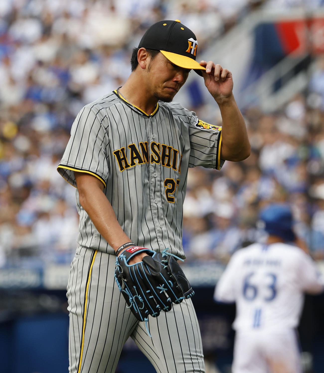 DeNA対阪神　7回裏を終え、ベンチに戻る阪神伊藤将（撮影・藤尾明華）