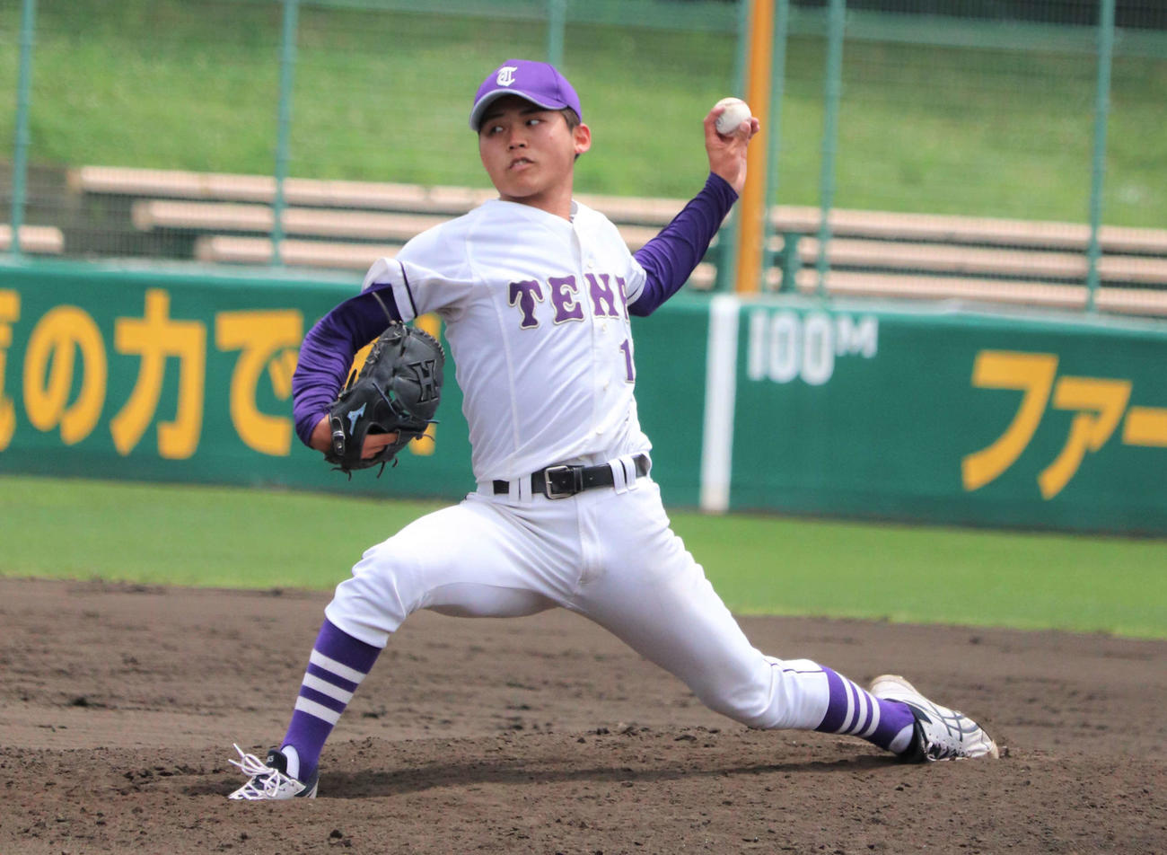 京滋大学選抜対阪神大学選抜　7回から登板した阪神大学選抜の天理大・本間は、3回を無失点に抑える（撮影・中島麗）