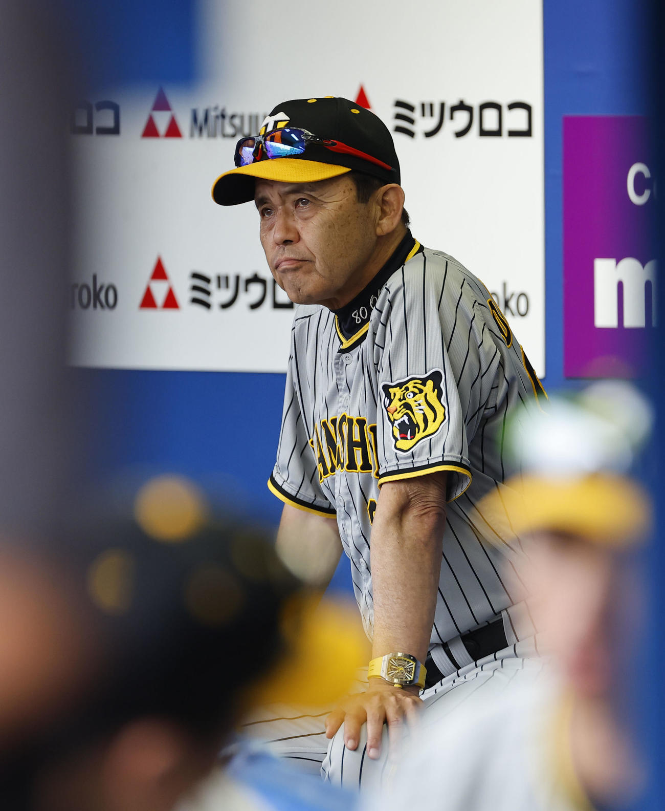 DeNA対阪神　9回ベンチで渋い表情を見せる阪神岡田監督（撮影・藤尾明華）