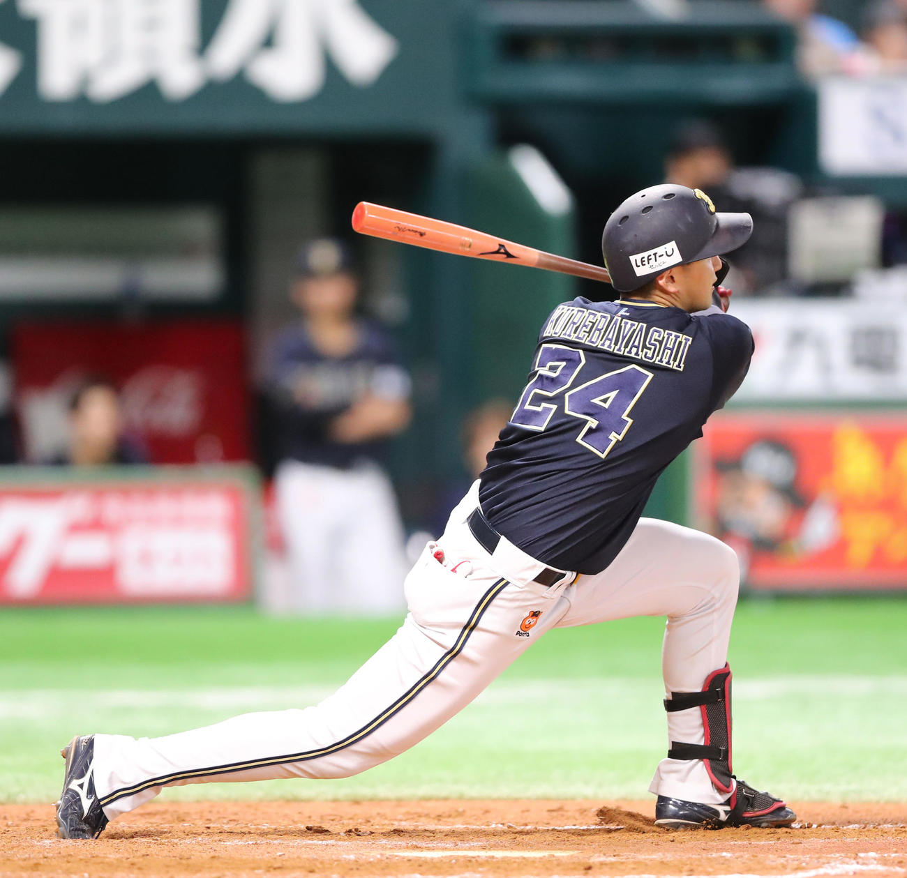 ソフトバンク対オリックス　9回表オリックス2死、紅林は左越え二塁打を放つ（撮影・梅根麻紀）