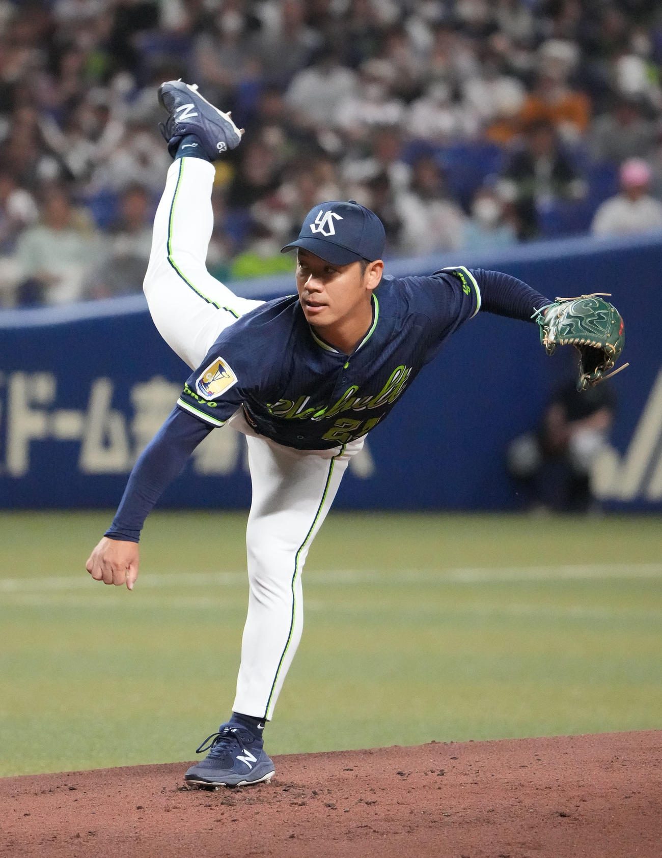 中日対ヤクルト　1回裏、登板するヤクルト先発の小川（撮影・森本幸一）