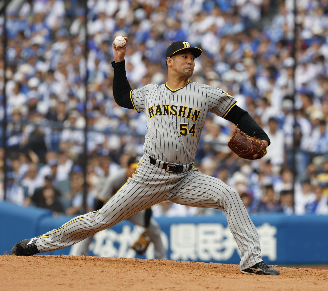 DeNA対阪神　8回2番手で登板した阪神加治屋（撮影・藤尾明華）