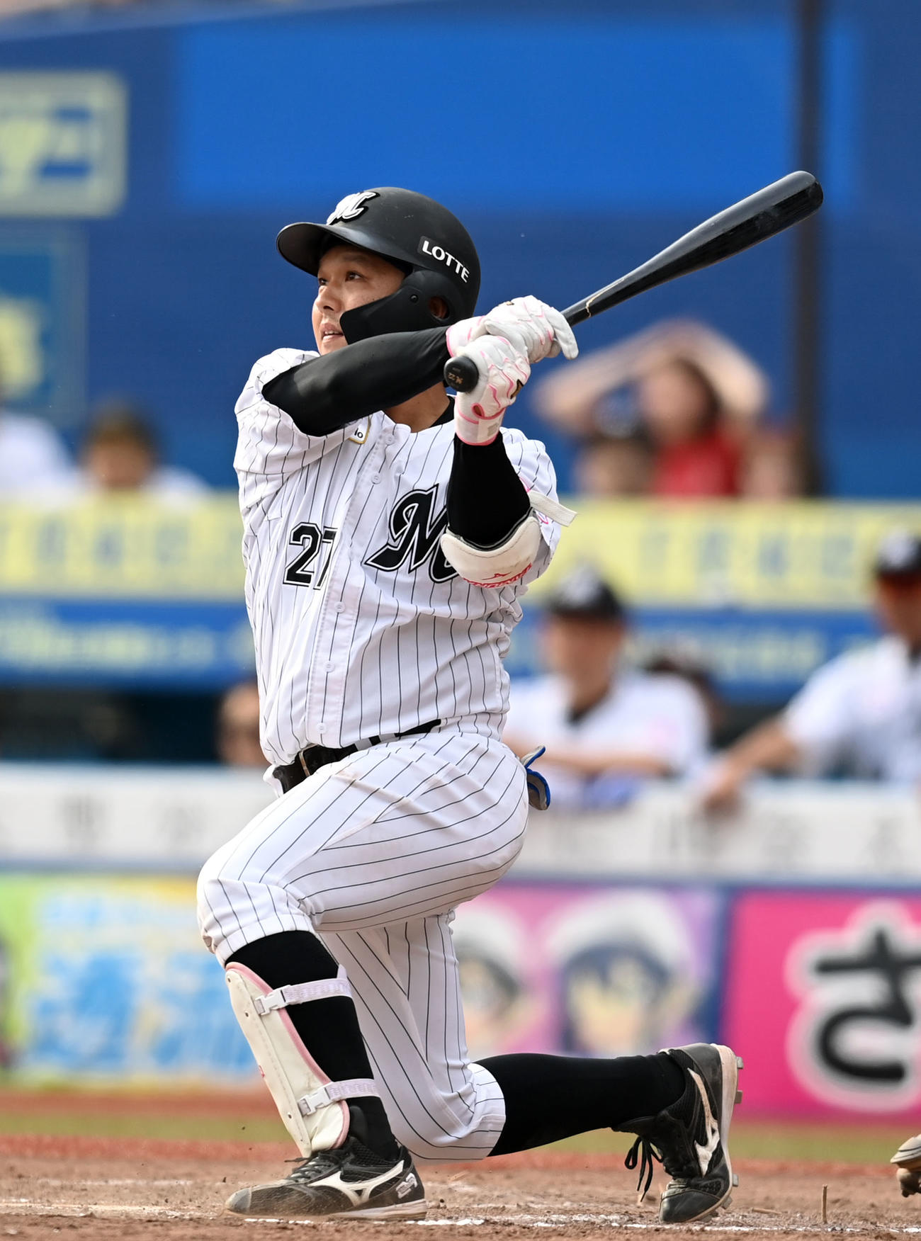 ロッテ対日本ハム　9回裏ロッテ1死一塁、左前打を放つ田村（撮影・横山健太）