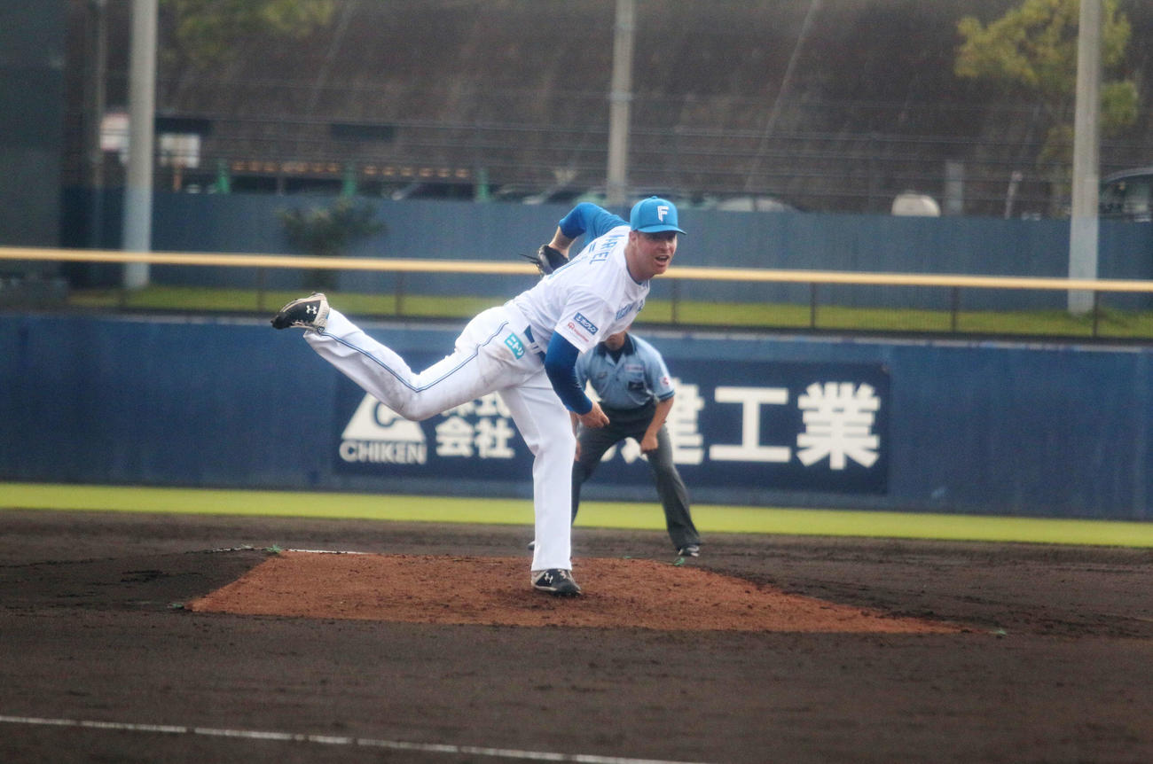 日本ハム対DeNA 5回から来日初登板し、1回1／3を6安打5失点だった日本ハムのマーベル（撮影・木下大輔）