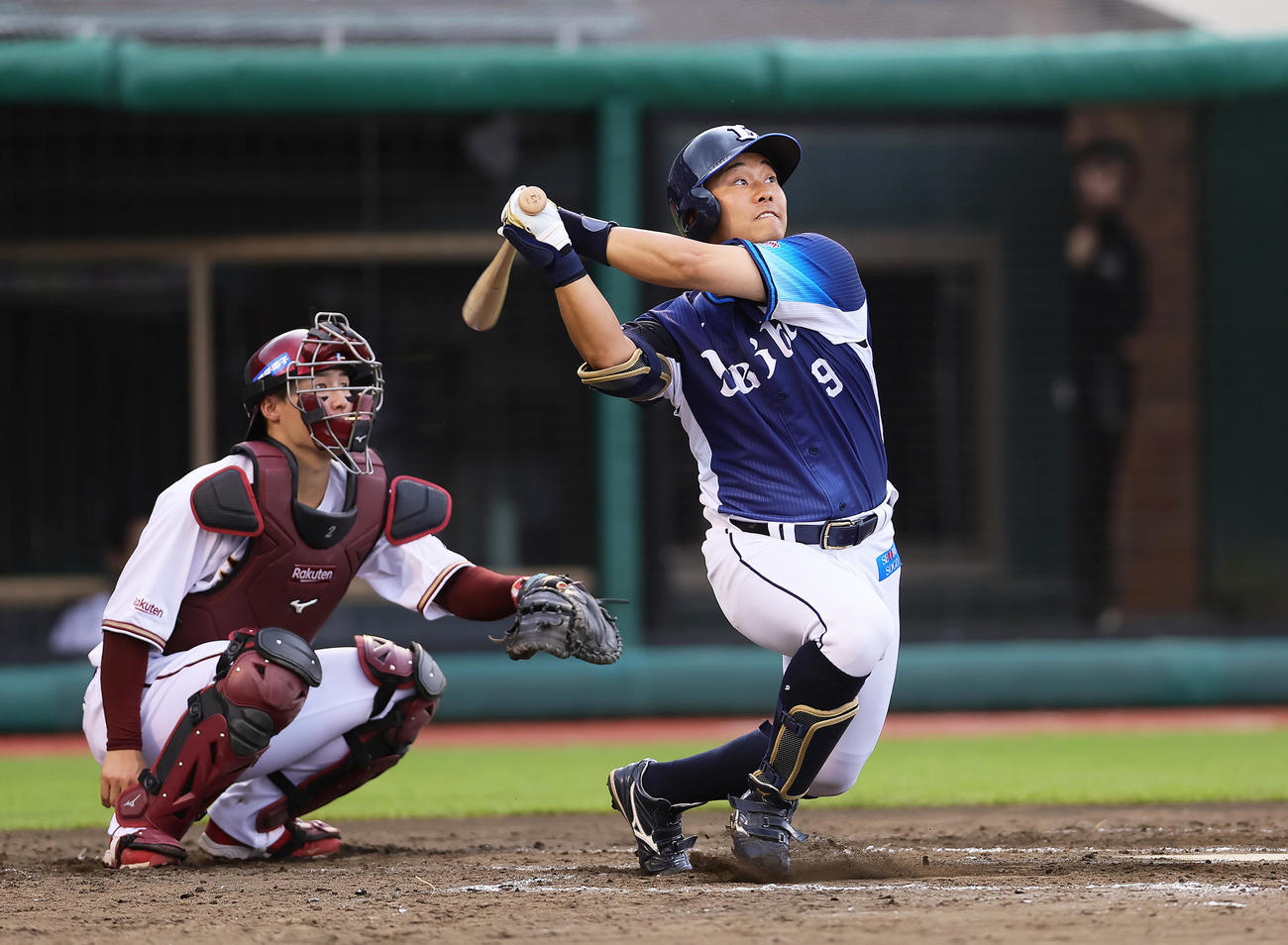 楽天対西武　5回表西武2死、蛭間はプロ初安打となる右前打を放つ（撮影・足立雅史）
