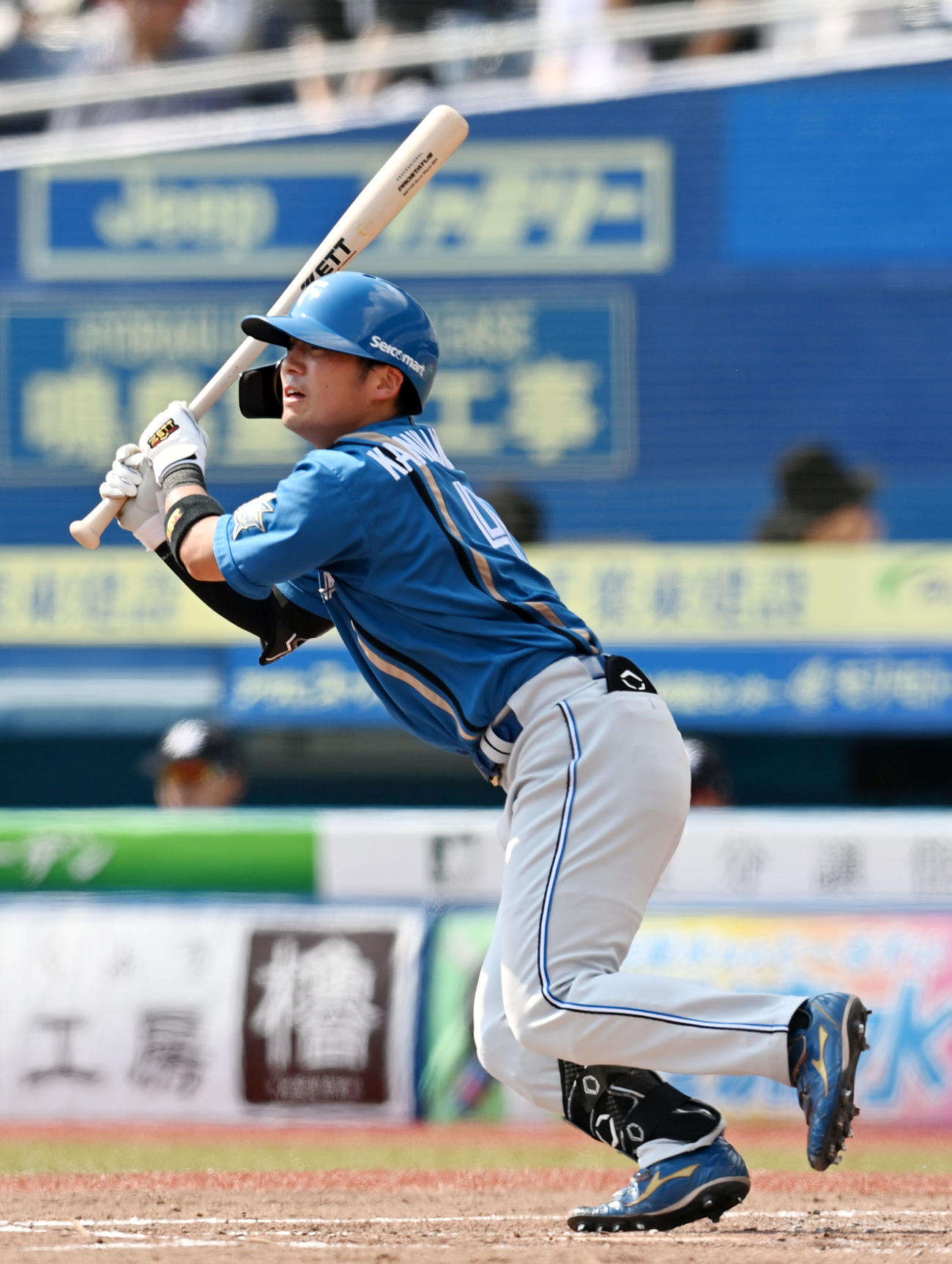 ロッテ対日本ハム　4回表日本ハム1死二塁、中越え適時二塁打を放つ上川畑（撮影・横山健太）