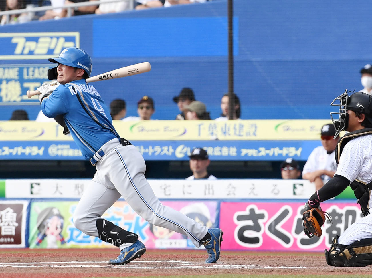 ロッテ対日本ハム　6回表日本ハム1死一、三塁、中前適時打を放つ上川畑（撮影・横山健太）