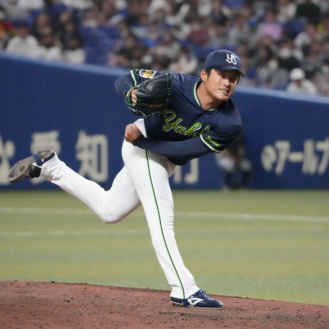中日対ヤクルト　6回裏中日1死三塁、ヤクルト3番手で登板する山本（撮影・森本幸一）