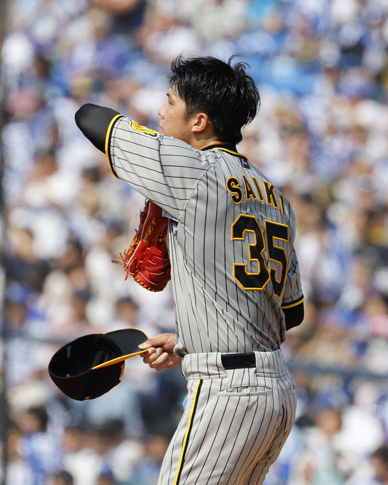 DeNA対阪神　2回裏DeNA1死満塁、伊藤に先制犠飛を許した阪神才木（撮影・藤尾明華）