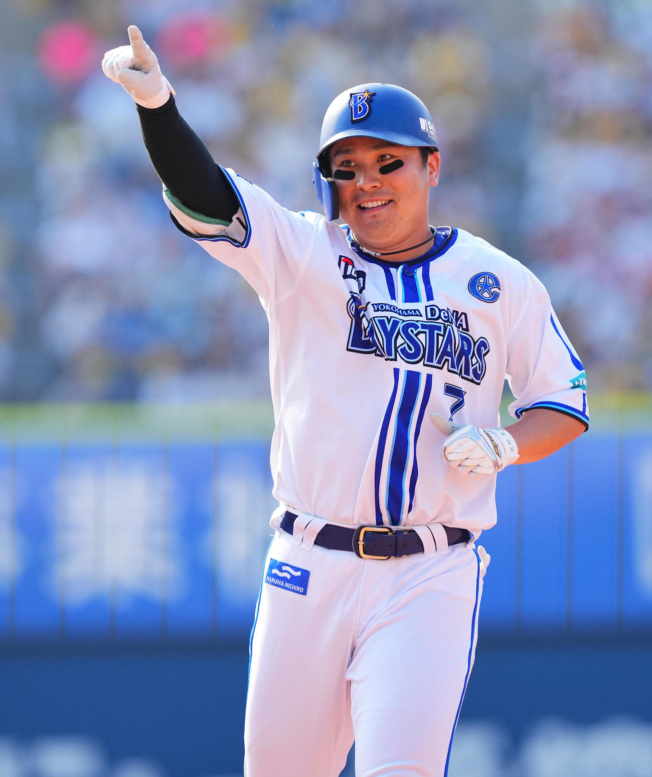 DeNA対阪神　6回裏DeNA2死一、三塁、適時打を放ちポーズを決める佐野（撮影・垰建太）