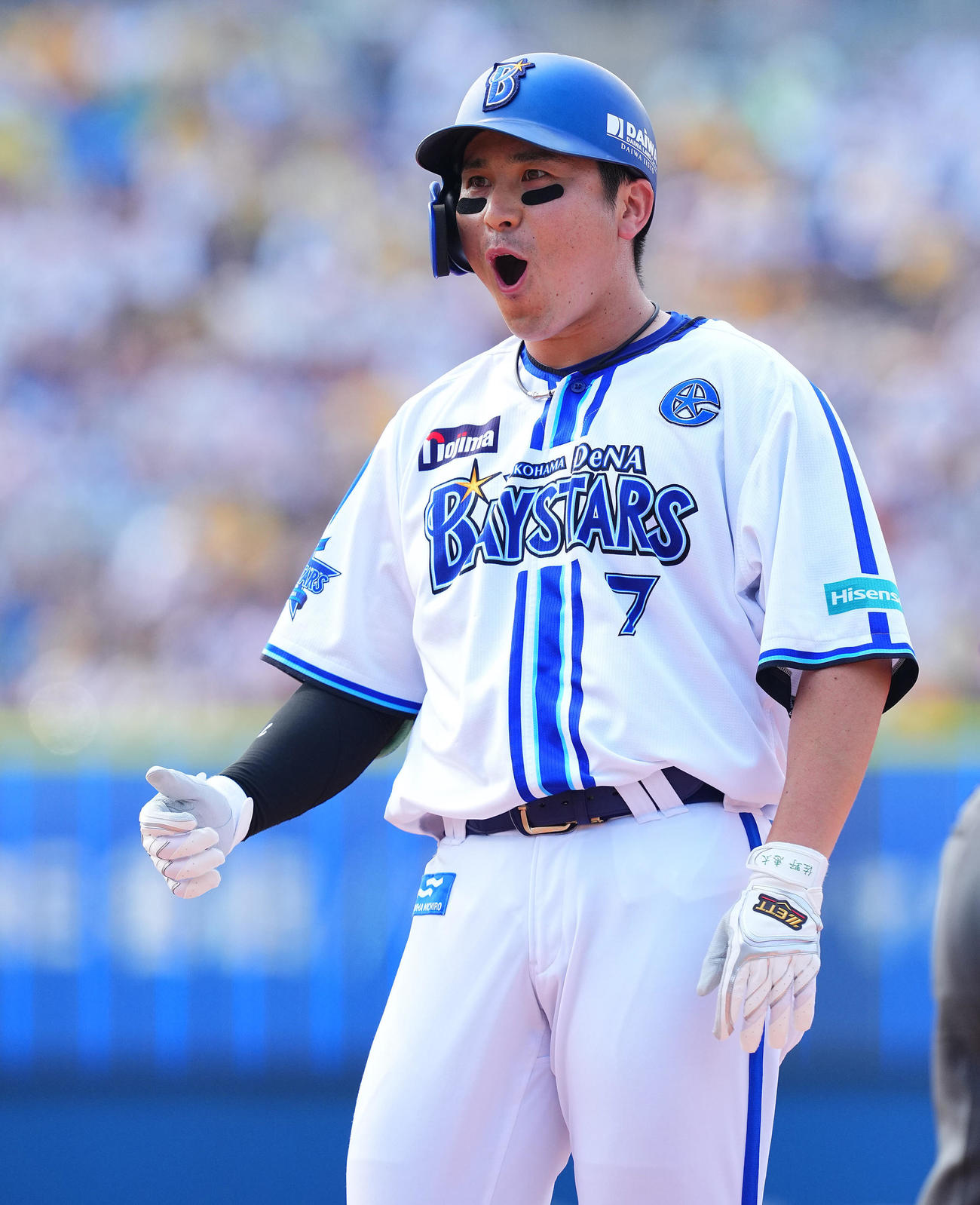 DeNA対阪神　3回裏DeNA無死一、二塁、適時打を放ち雄たけびを上げる佐野（撮影・垰建太）