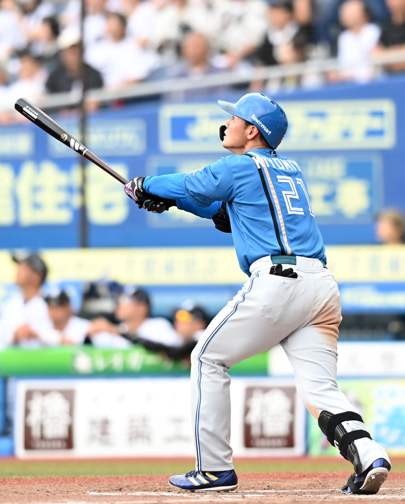 ロッテ対日本ハム　9回表日本ハム1死三塁、右越え2点本塁打を放つ清宮（撮影・横山健太）