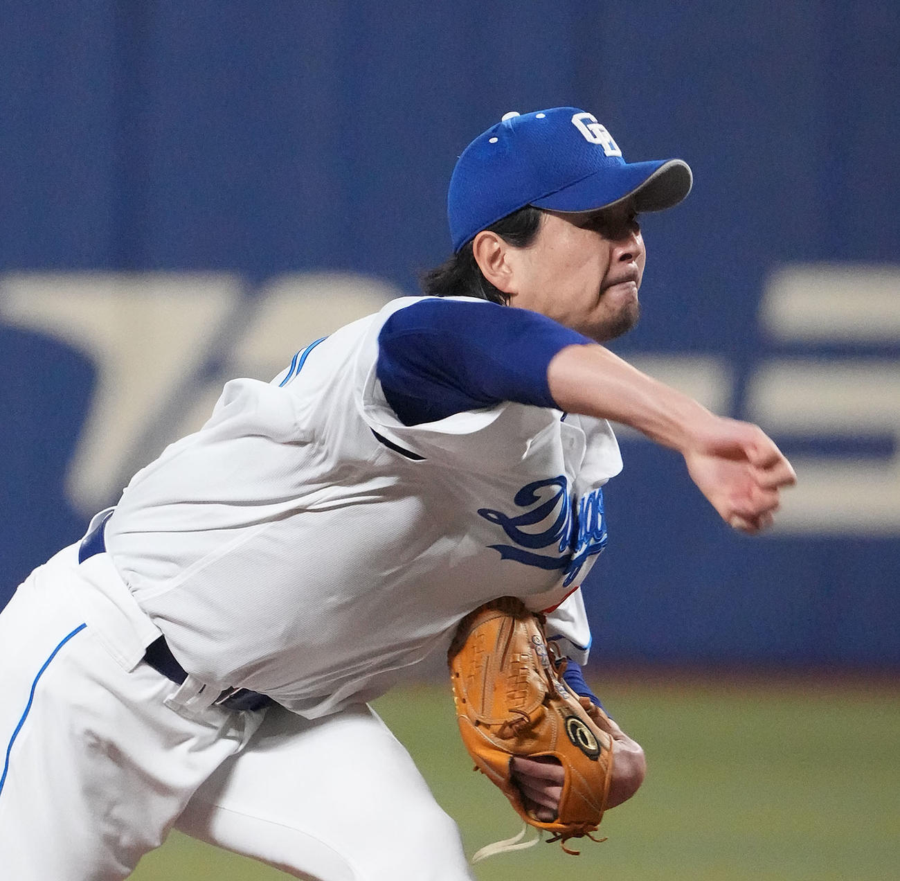 中日対ヤクルト　1回表、登板する中日先発の涌井（撮影・森本幸一）