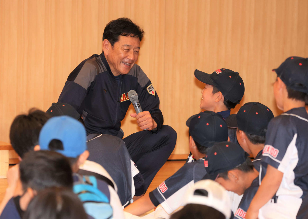 侍ジャパン栗山英樹前監督の「栗山監督優勝パレード」の前に地元の子どもたちを招きトークイベントが行われた（撮影・黒川智章）