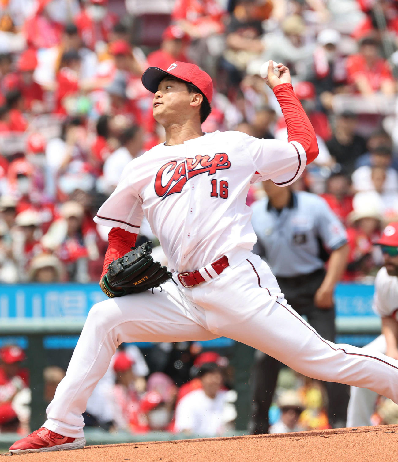 広島対巨人　今季初勝利を挙げた広島先発の森（撮影・加藤孝規）