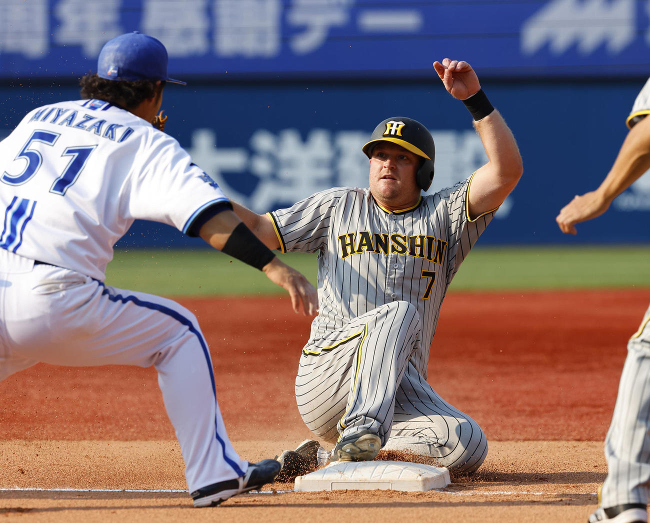 DeNA対阪神　7回表阪神無死一塁、中野の右前打で三塁へ進むノイジー（撮影・藤尾明華）