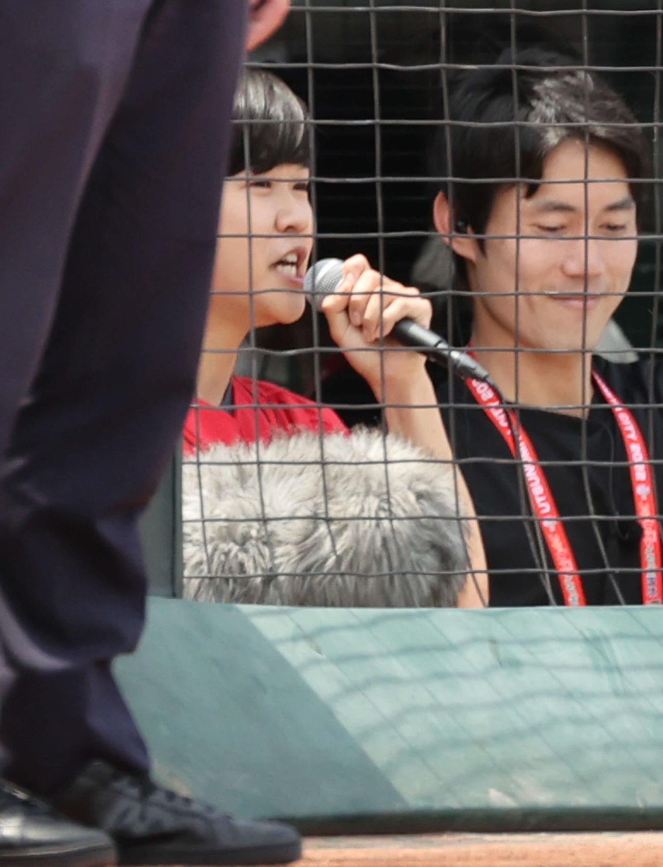 広島対巨人　広島のスターティングメンバーを読み上げる鈴木福（撮影・加藤孝規）