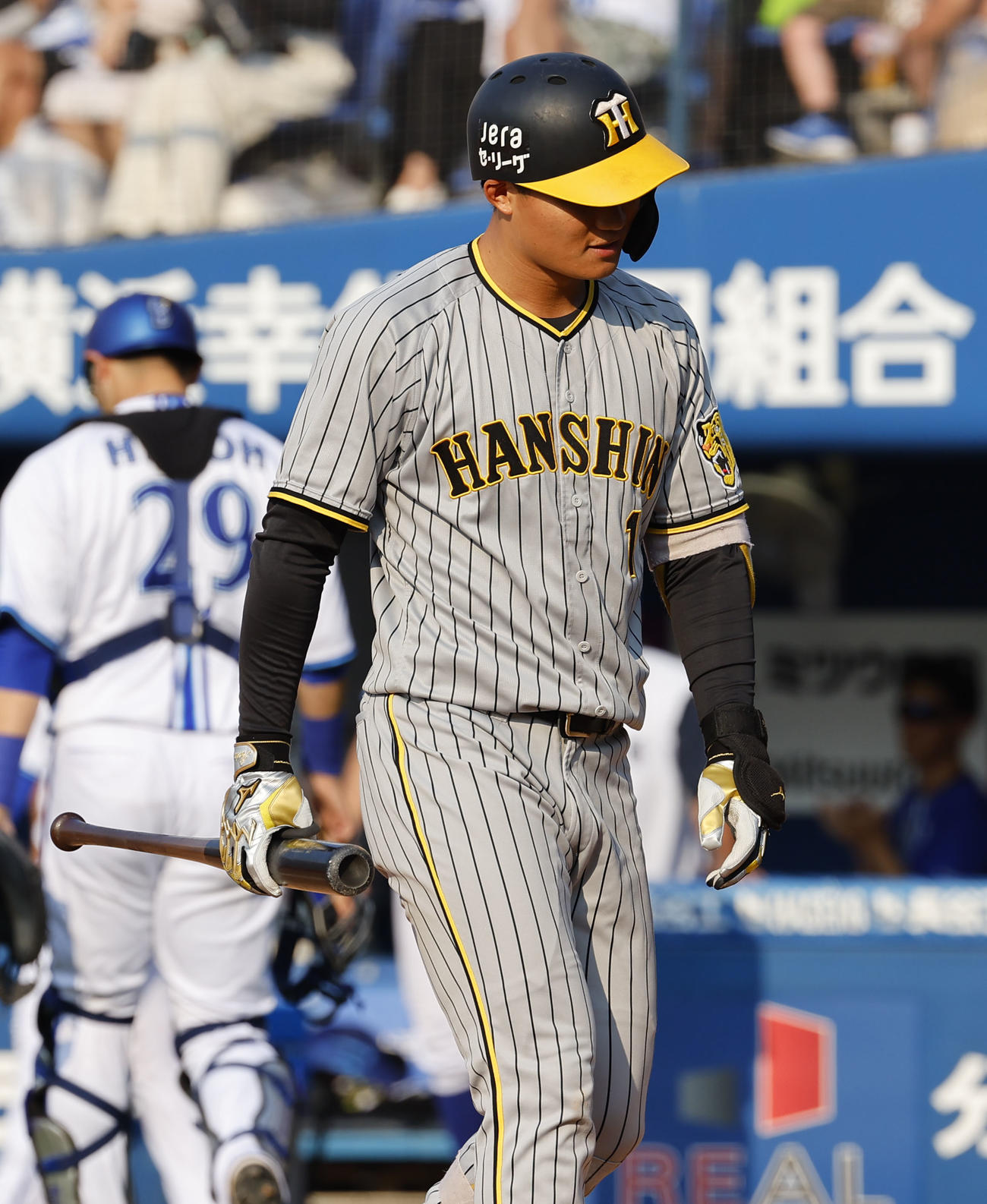 DeNA対阪神　7回表阪神2死満塁、見逃しの三振に倒れた森下（撮影・藤尾明華）