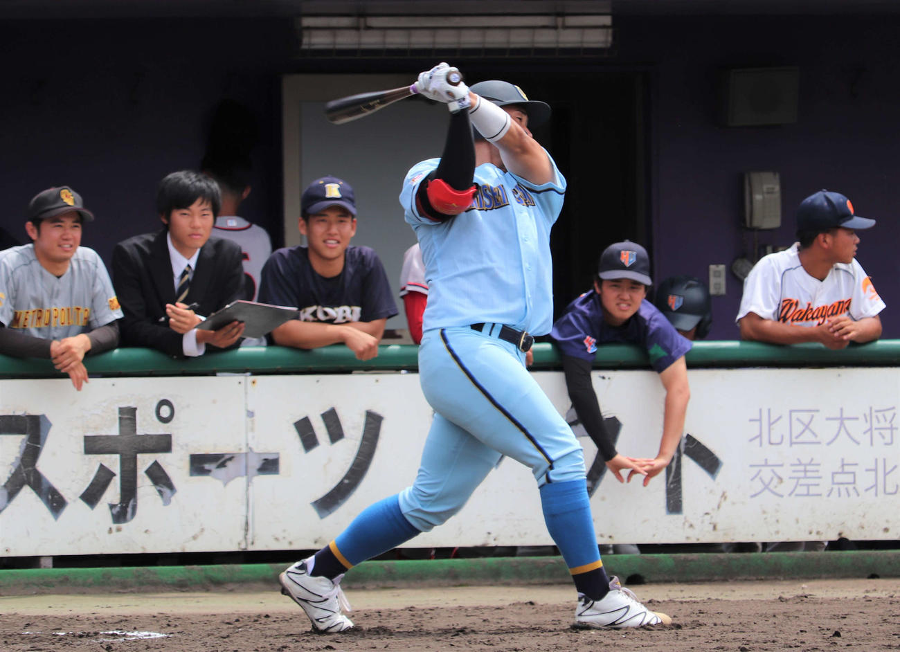 近畿学生選抜対阪神大学選抜　近畿学生選抜田中大聖の力強いスイング（撮影・中島麗）