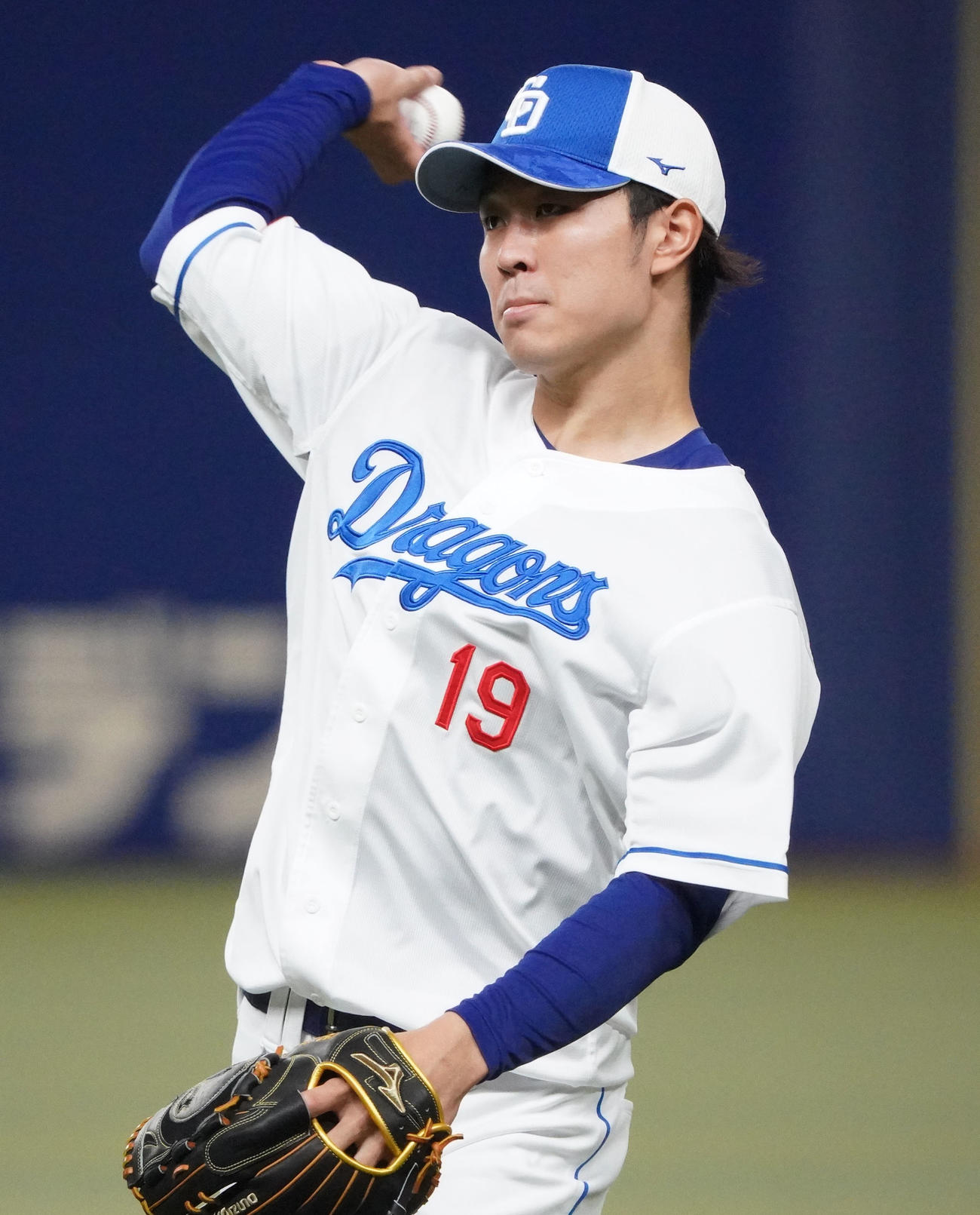 キャッチボールをする高橋宏（撮影・森本幸一）